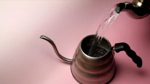 コーヒーのドリップに使うお湯の温度調節の仕方